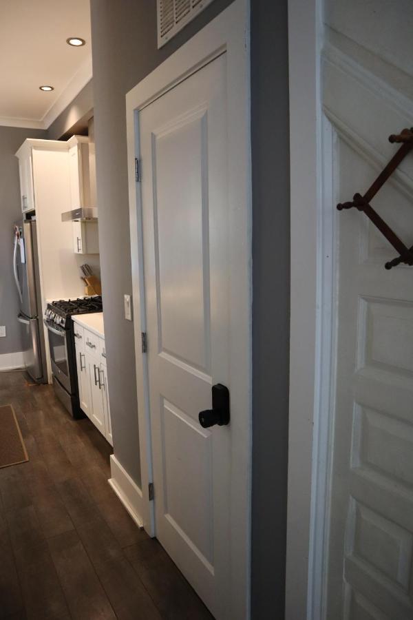 Amazing Large 4 Bedroom 3 Bathroom Home in Downtown DC Walk Everywhere - B&B Washington D.C.