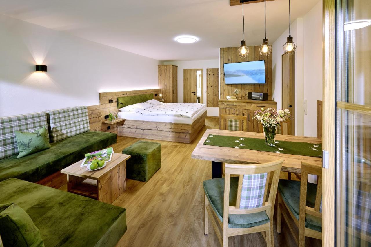 Apartment with Mountain View