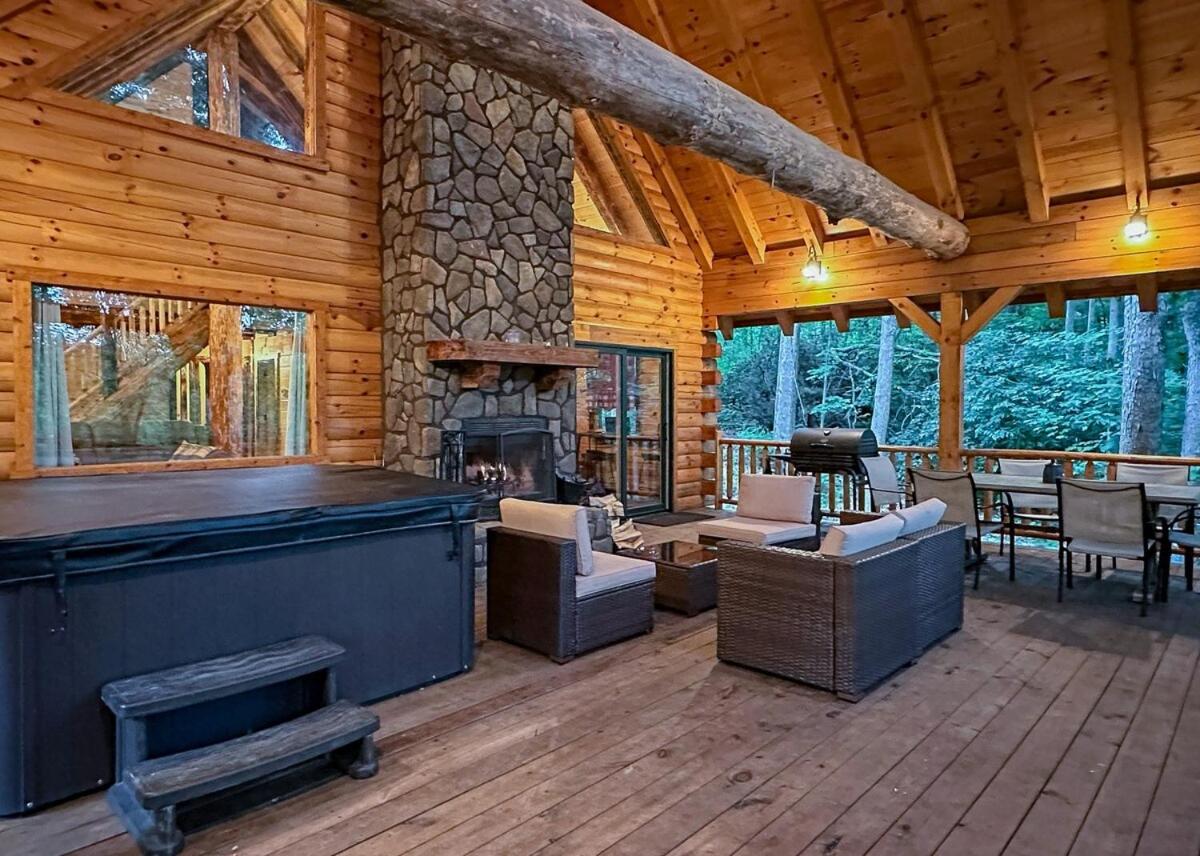 Cheerful Cabin Nestled in Serene Wooded Ravine - Chambres d’hôtes Logan