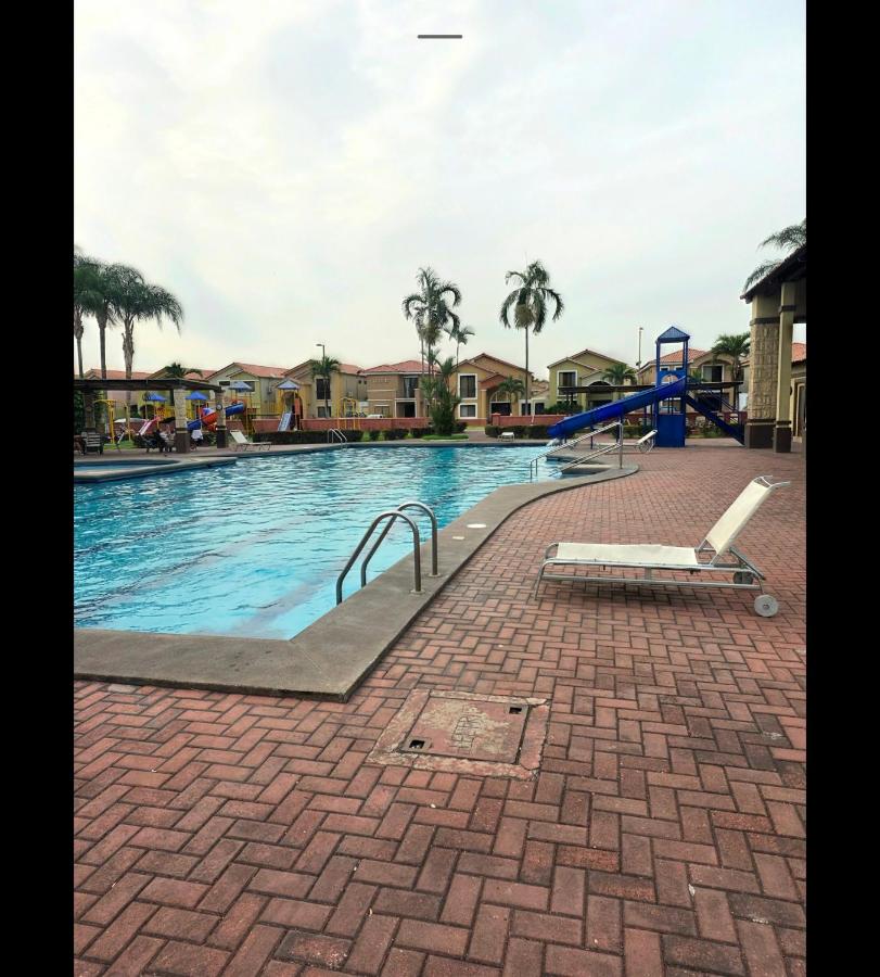 Via Samborondón Ciudad Celeste, Tipo Mansión, 5 camas, 4 hab, piscina gym - B&B Samborondón