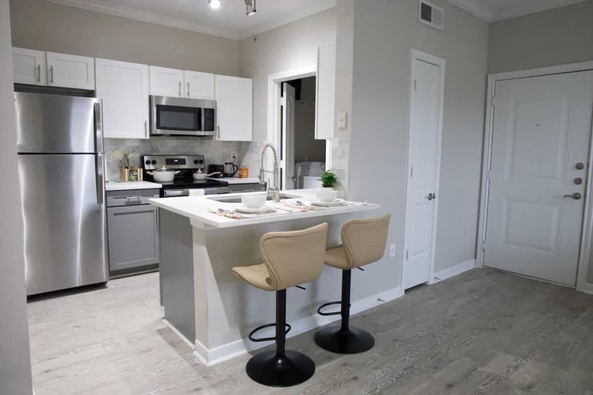 Stylish 1BR Escape Ideal for Business or Leisure - Chambres d’hôtes Magnolia