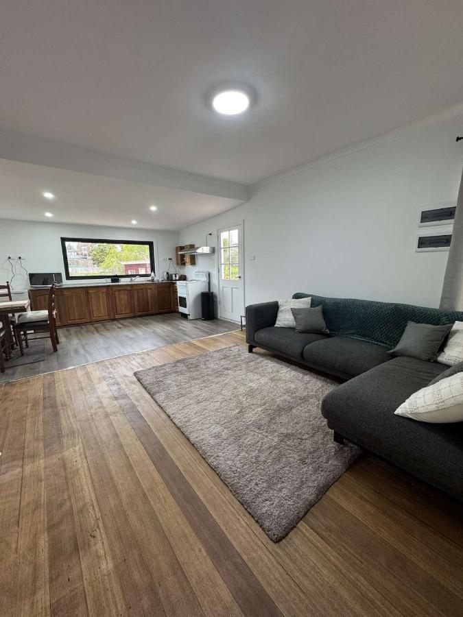 Swansea Coastal Retreat Near Sea & IGA - B&B Swansea