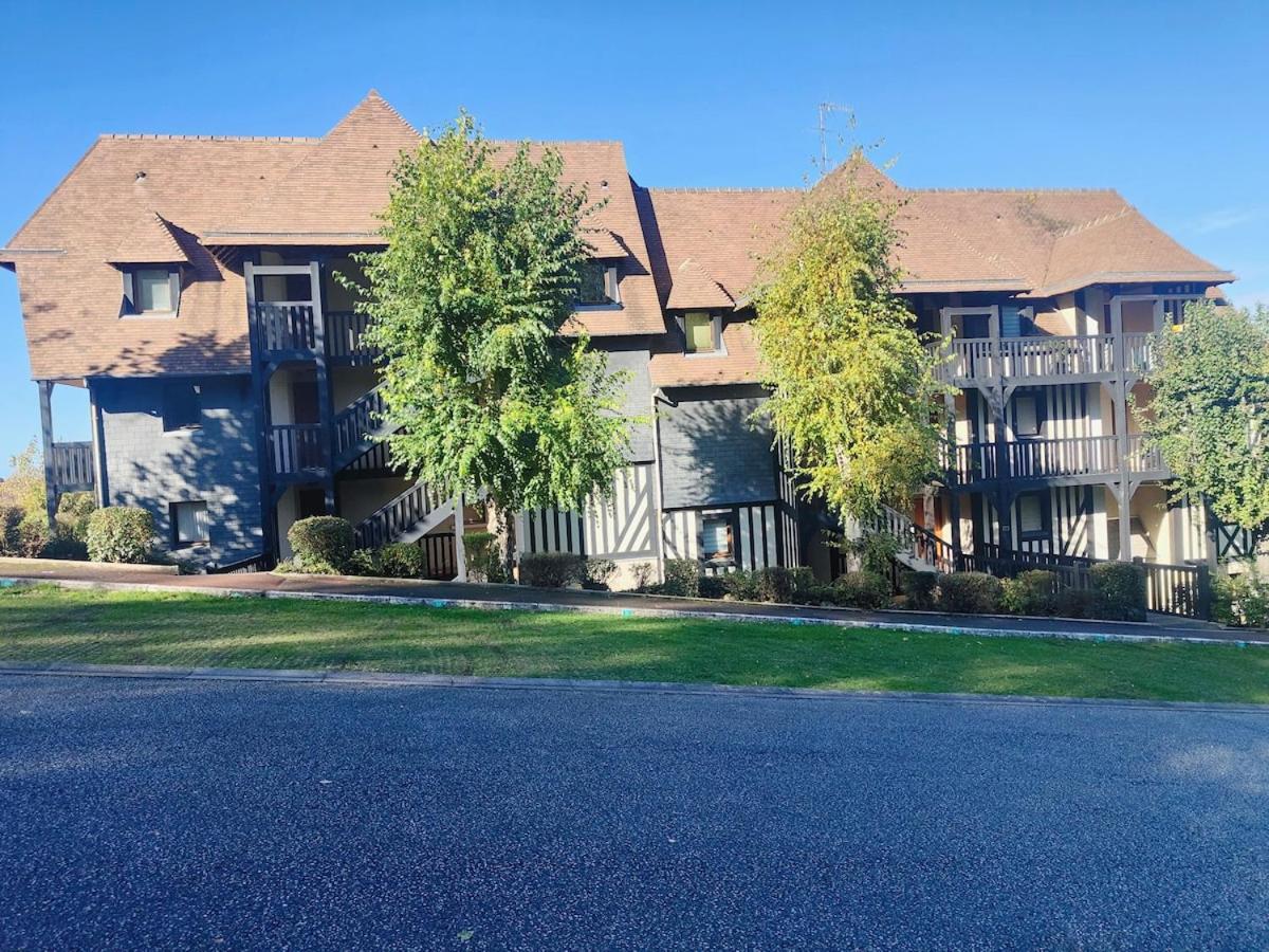 Deauville Proche Plage - Piscine Chauffée - Jacuzzi - Sauna - Bed and Breakfast Deauville