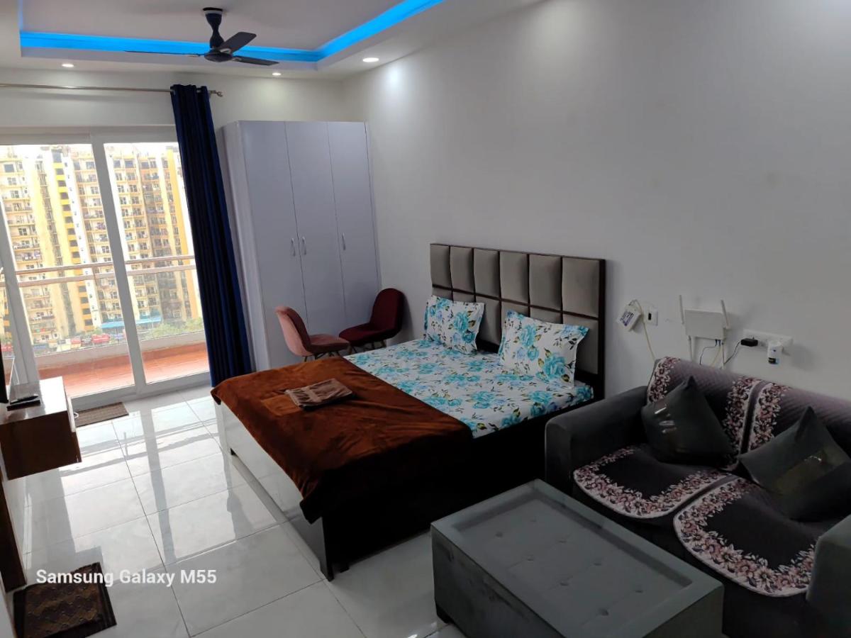 Hello Studio - B&B Noida