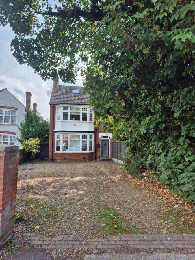 Luxury room's with ensuite and kitchen, parking in Slough Centre - B&B Slough