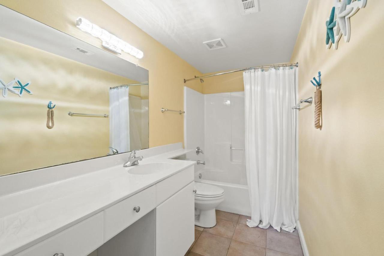 One-Bedroom Apartment with Ocean View