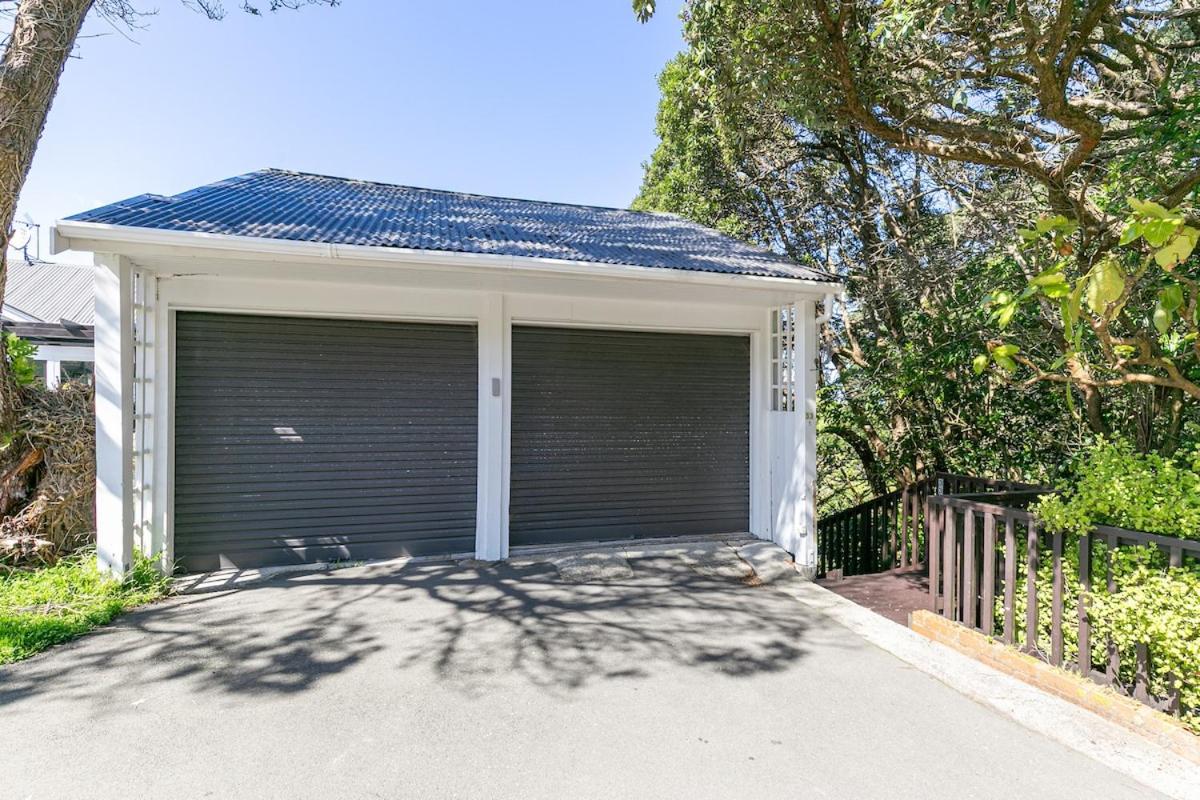 Leafy Wadestown Retreat Near CBD, Stadium, Ferry and Free Double Garage - Chambres d'hôtes Wellington