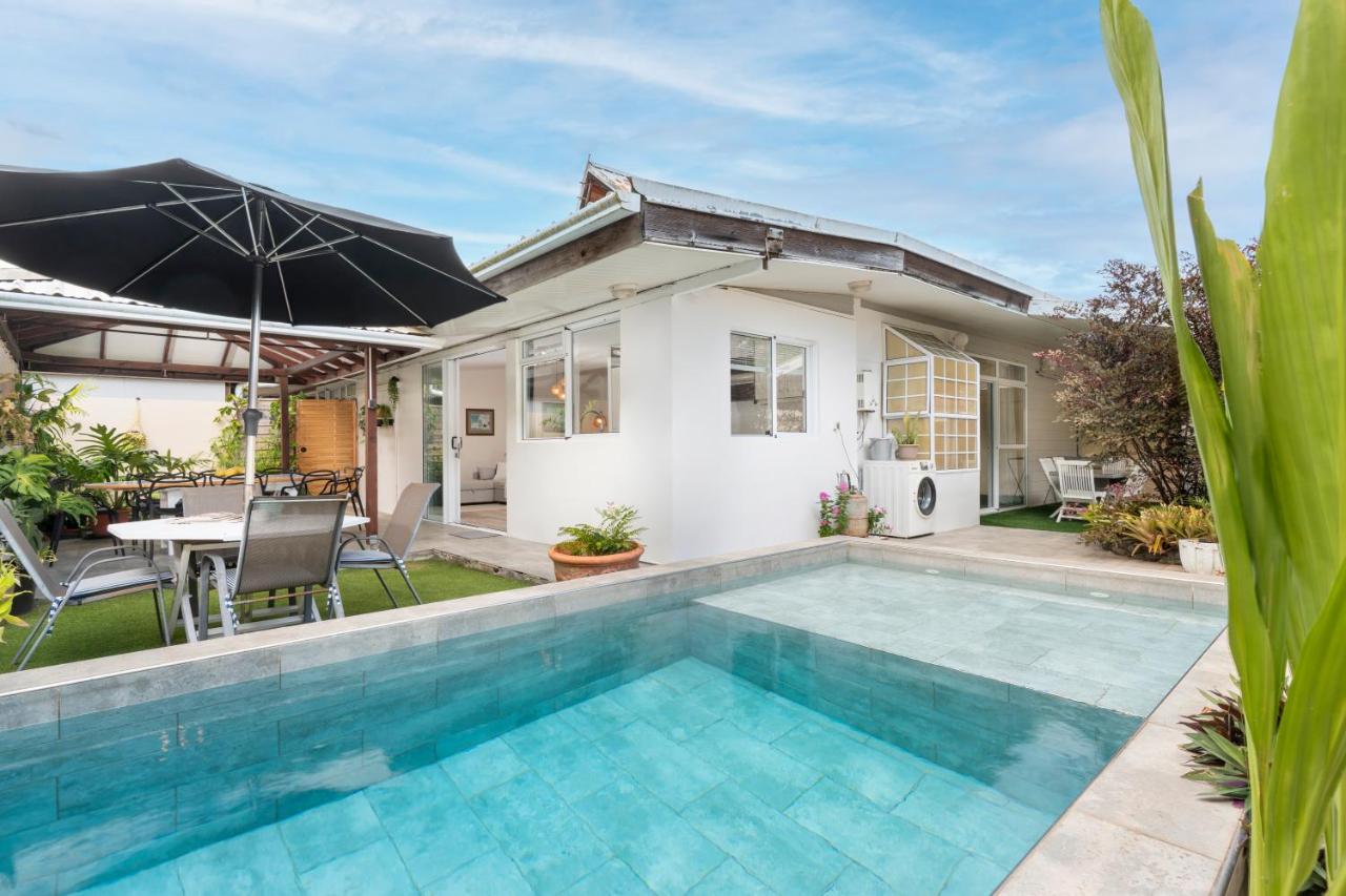 Tiaki Guesthouse Apartment - 5min drive to beach & Shops ! 1BDR APT with pool - Ferienwohnung Punaauia