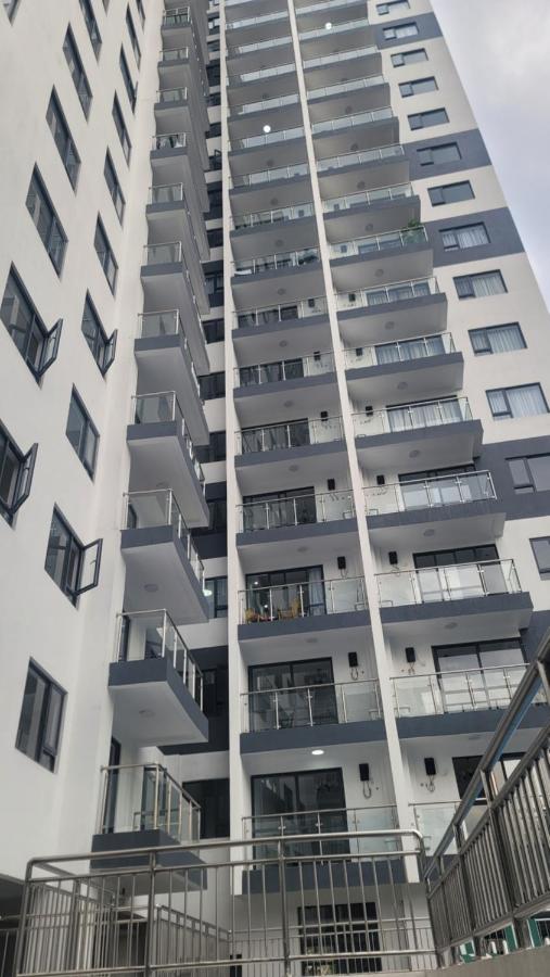 Pearl Luxe Homes at Orchid Residency - Spacious 2BR in Westlands With Pool, Gym, Rooftop views & breakfast café - Chambres d'hôtes Nairobi