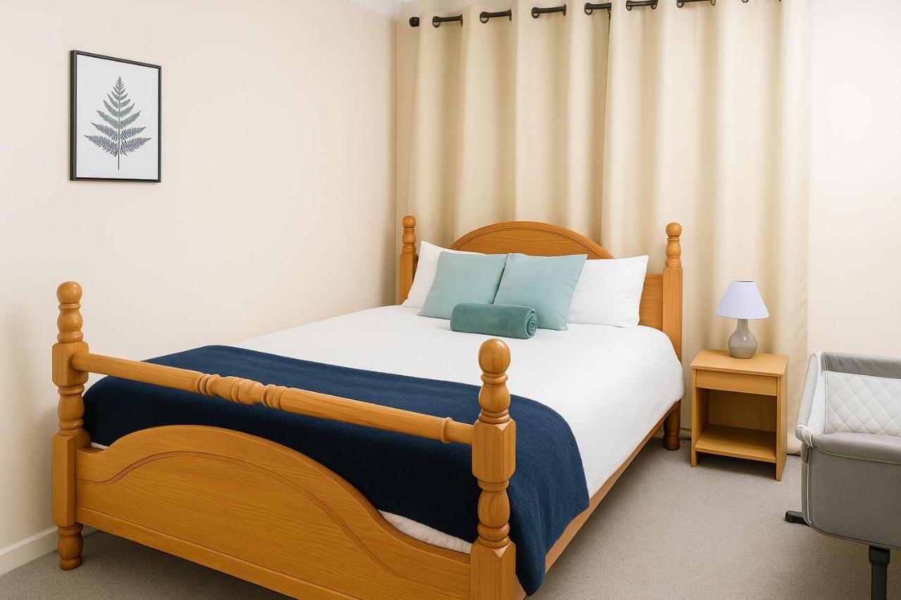 Spacious 3-Bedroom, Free parking, Garden, Pet Friendly, superfast Wi-Fi! - B&B Sittingbourne