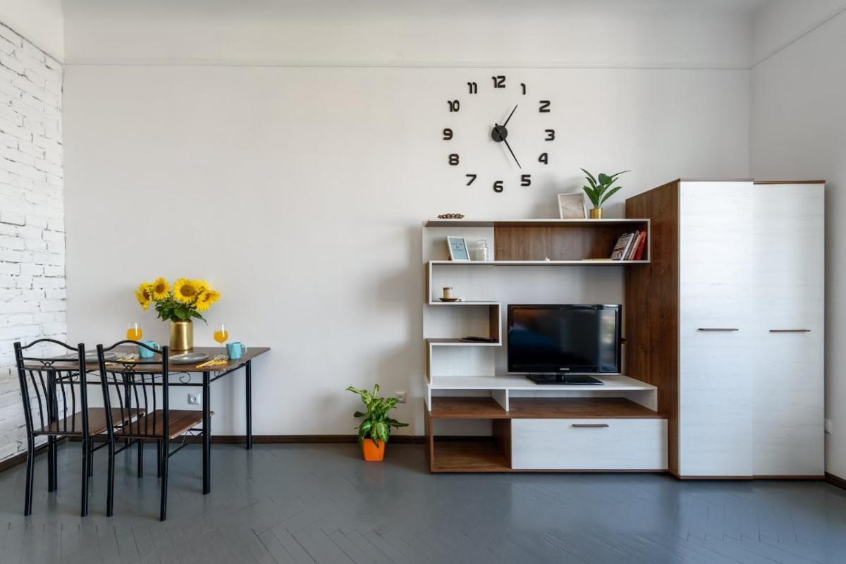 Затишна студія в центрі міста біля Університету - B&B Černivci