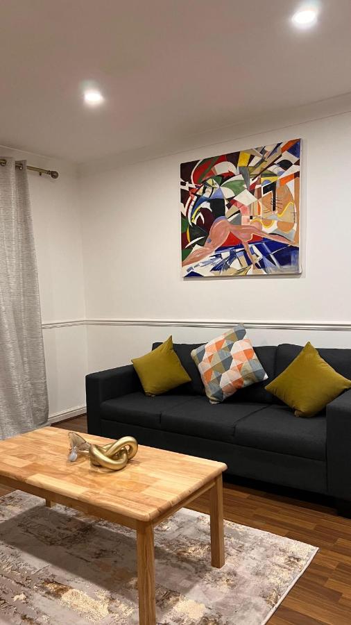 Kensington Olympia 2 bed Cosy Apartment - B&B London