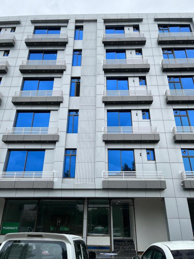 One bed apartment facing Eiffel tower - B&B Lahore