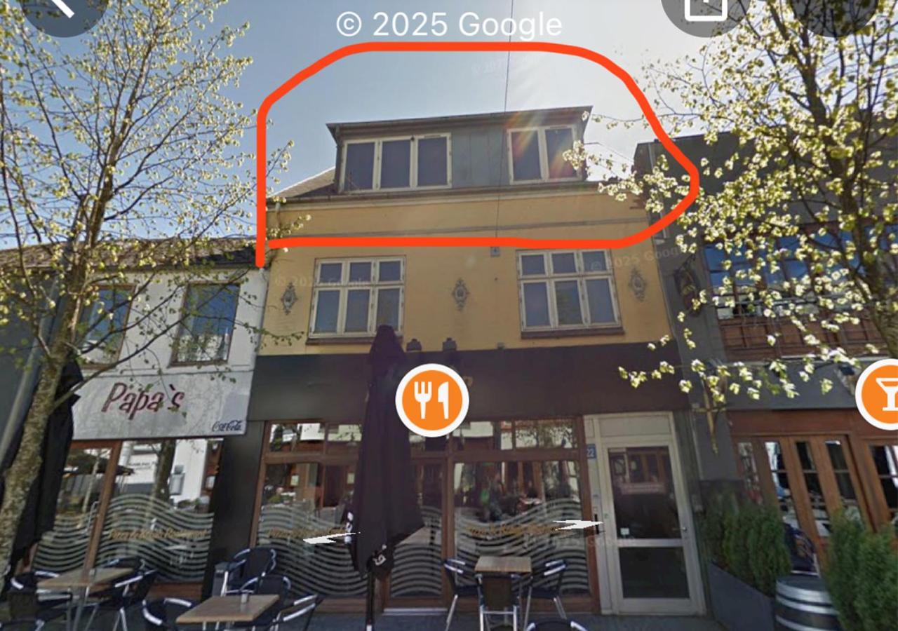 Deluxe Apartment on the Main Street with Free Parking & Late Checkout - B&B Herning