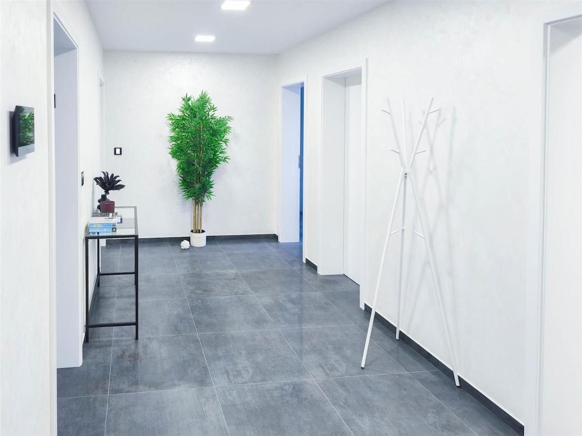 ALFA Stuttgart Doppelzimmer Teeküche Porsche Bosch l Gemeinschaftsbad WIFI SmartTV l Double room with kitchenette and shared bathroom BS21A9 - B&B Stuttgart