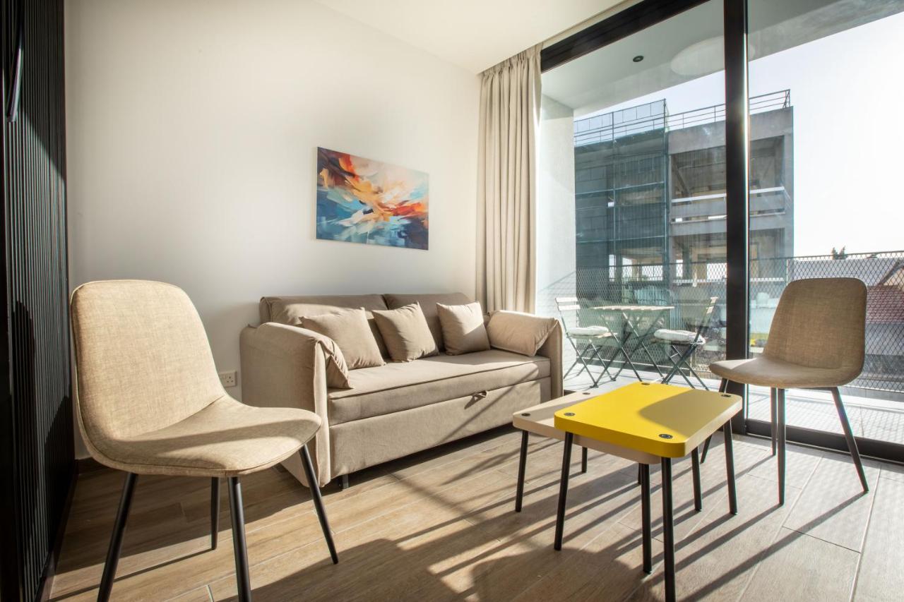 Irinis 150 Urban Luxury Studios - Chambres d’hôtes Limassol