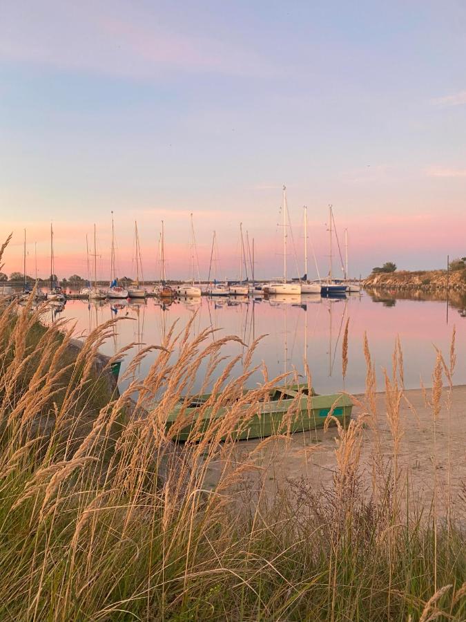 LOTOSS ex ice class Pilot ship - Chambres d’hôtes Engure