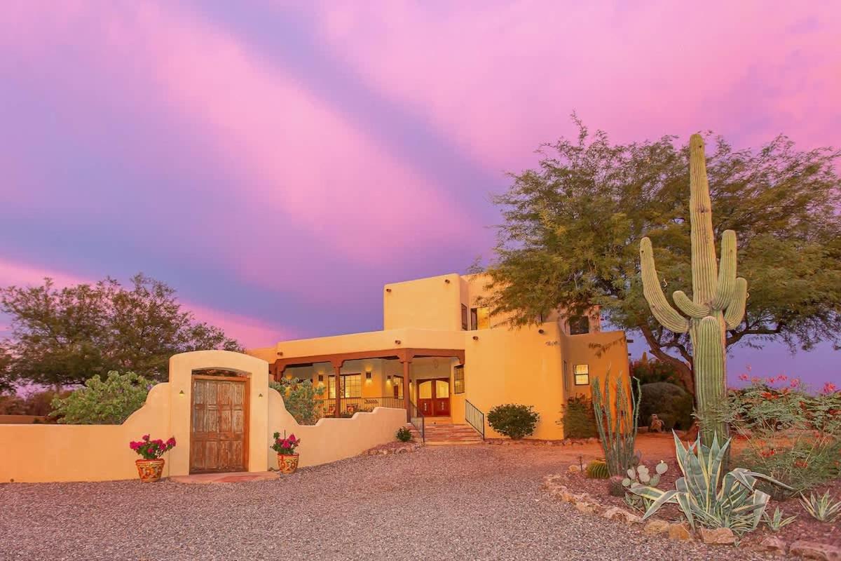 Spectacular Views, Heated Pool, and Outdoor BBQ - Bed and Breakfast Tucson