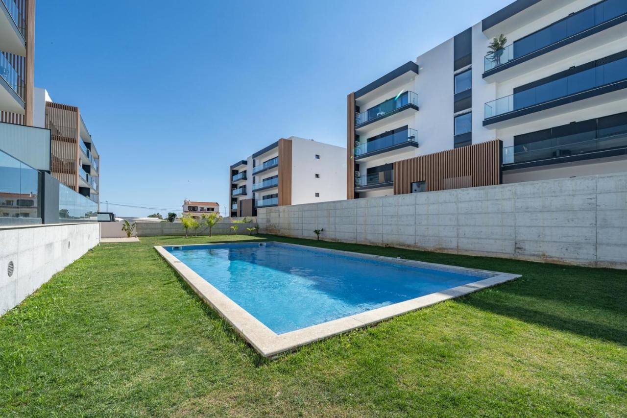 Elegant Retreat with Pool & Terrace by HostWise - Bed and Breakfast Alvor