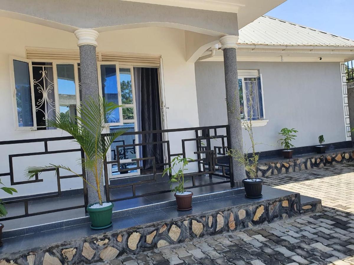 UZIMA HOMEs - B&B Fort Portal