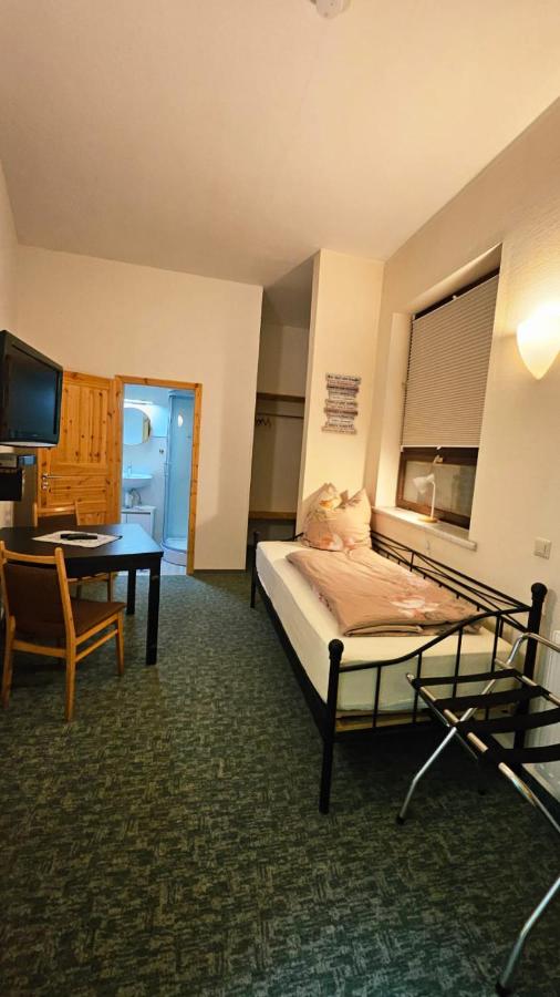 Einzelzimmer mit eigenem Bad