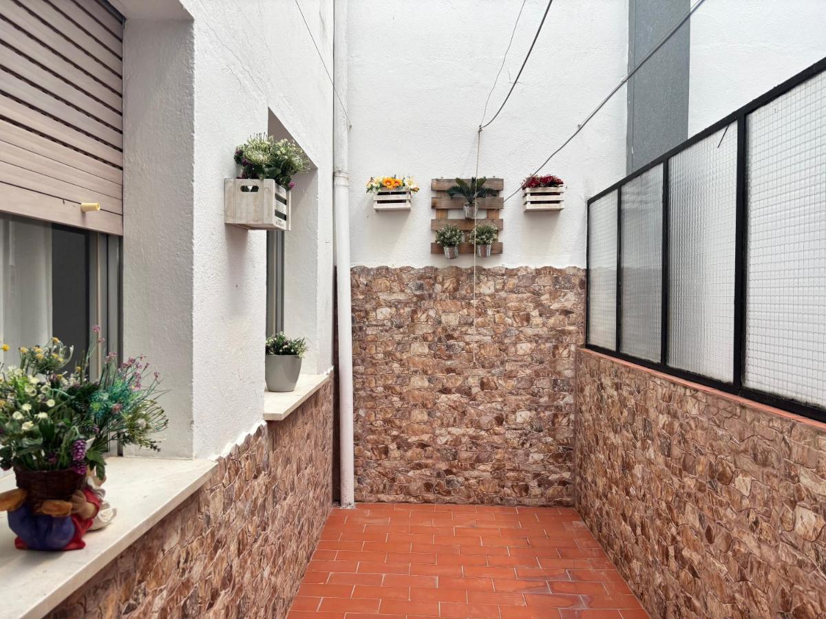 Apartamento luminoso con patio privado junto a la Plaza de Toros de Montoro - B&B Montoro