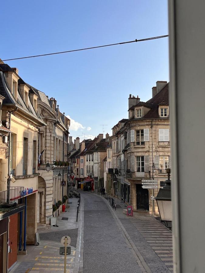 Appartement de charme en plein cœur du centre historique - Parking Public Gratuit - - B&B Avallon