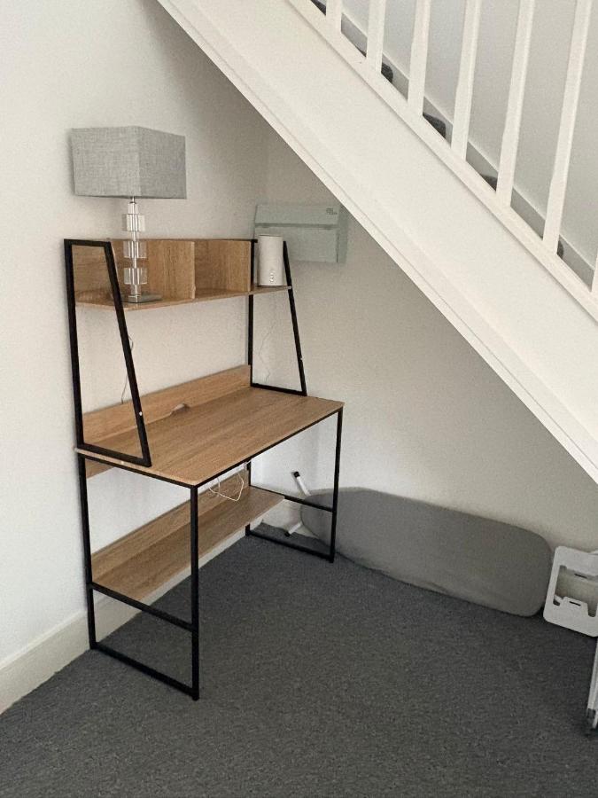 Quiet Home In St Helens Near Haydock Park Racecourse & Liverpool, Free Parking - Chambres d’hôtes St Helens