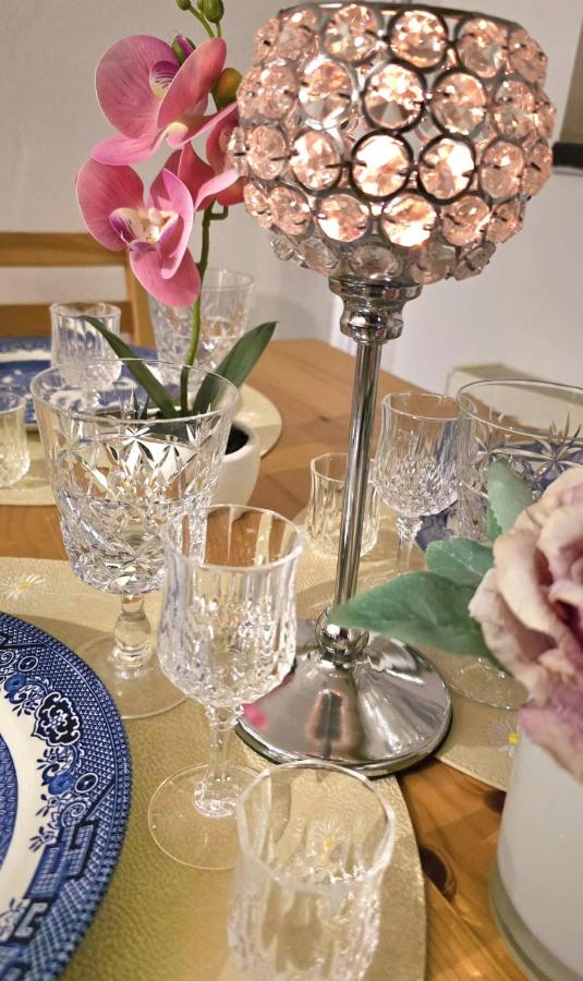 Ecclesfield Cottage - Two Bedrooms in Sheffield near Peak District with fast Wi-Fi, off-street parking and garden - Chambres d'hôtes Ecclesfield
