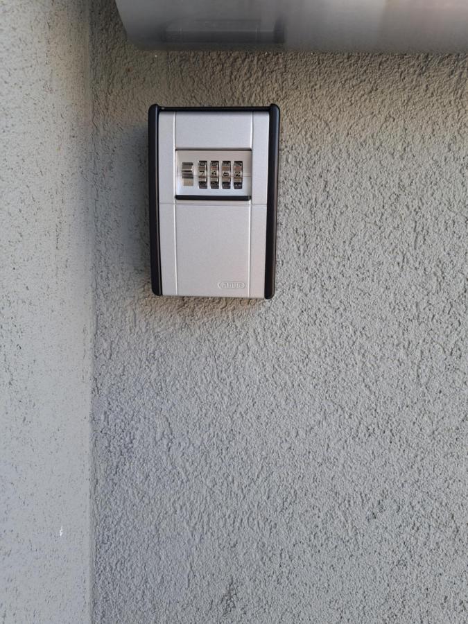 GAG Apartment in TRAM zone with FREE PARKING in front of the house - Chambres d’hôtes Zagreb