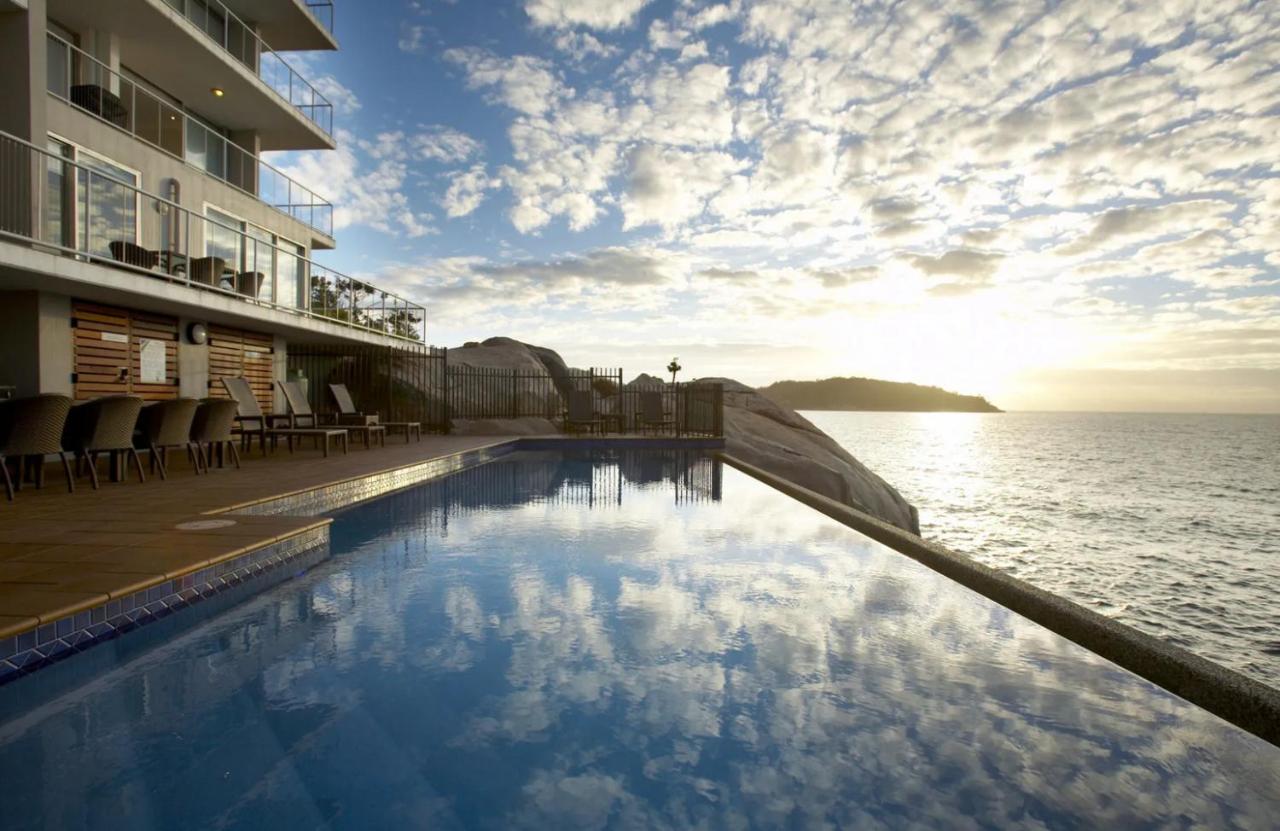 Luxury Oceanview Escape - Bed and Breakfast Nelly Bay