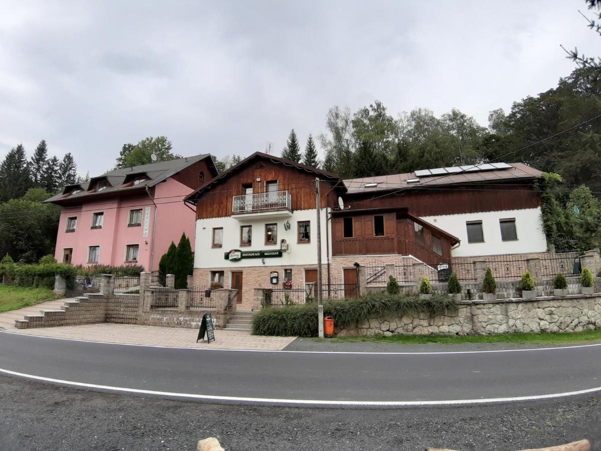 Penzion & Restaurace Kozabar - Bed and Breakfast Luby