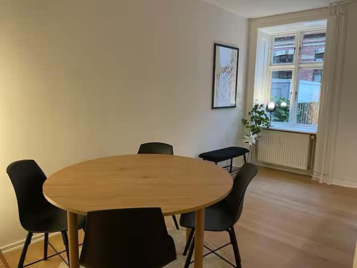 Stunning apartment near the Lake - Bed and Breakfast Kopenhagen