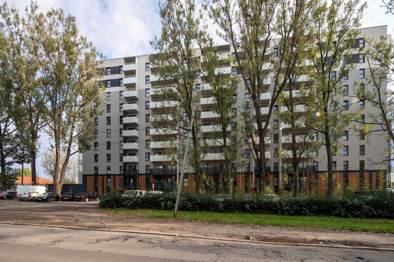 Atrakcyjne Apartamenty z Parkingiem & Balkonem by Heyrent - B&B Łódź