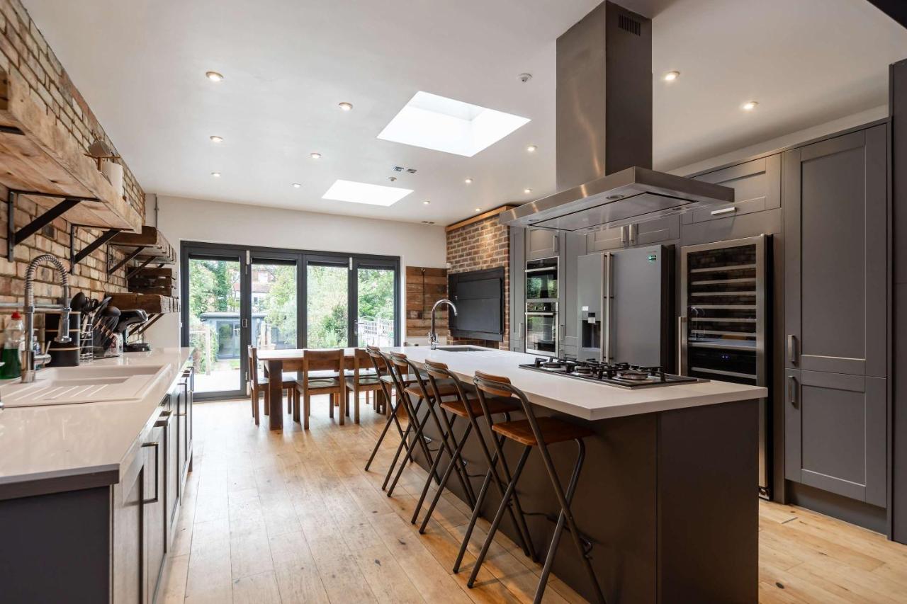 Spacious 5 Bedroom Home with Garden in Tooting - Ferienwohnung London