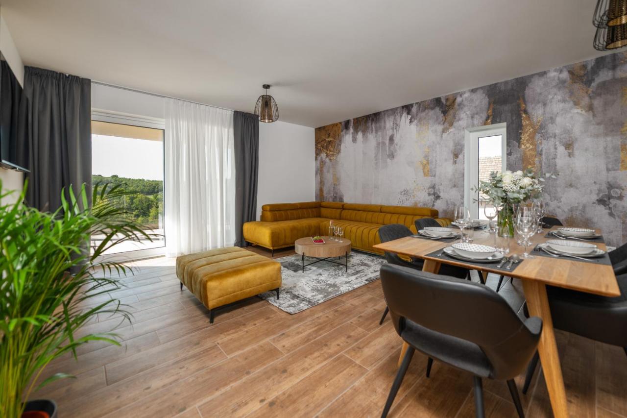 Two-Bedroom Deluxe Apartment with Balcony