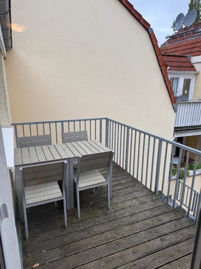 H&H Apartments im Herzen der Stadt in der Lange Strasse geräumig ruhig mit Küche und Esstisch - Chambres d'hôtes Greifswald