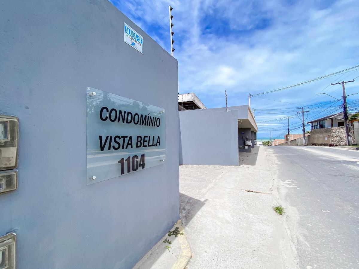 Apto no pavimento superior com 2 quartos (ambos com ar)com vista para o mar e internet privada 300MBPS. a aproximadamente 900m da praia de Taperapuã (Axé Moi), Residencial Vista Bela condomínio com piscina e área gourmet. - B&B Porto Seguro