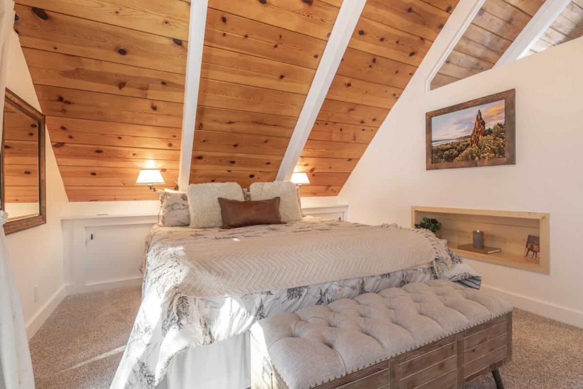 Cove Lakeside Jacuzzi, Central AC, Stunning View - B&B Big Bear Lake