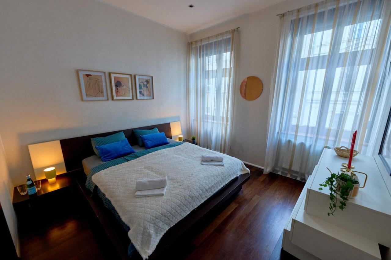 Heart of Prague Stylish 3BR Apartment - B&B Prague