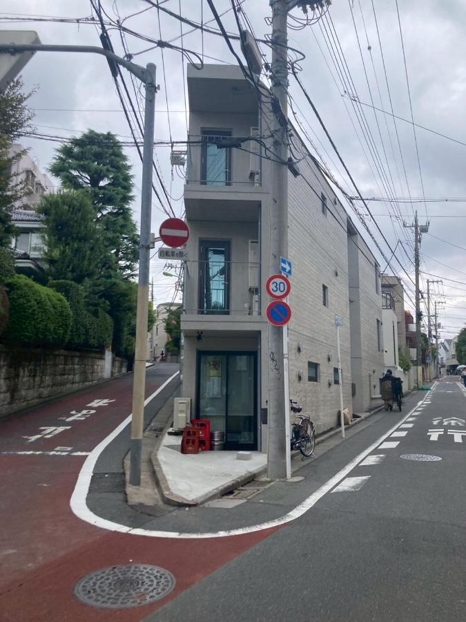 Tokyo Manekineko Stay 招き猫で有名な豪徳寺駅から徒歩9分 アーティスト制作の招き猫ベッドの中に泊まれる宿 - B&B Tokyo