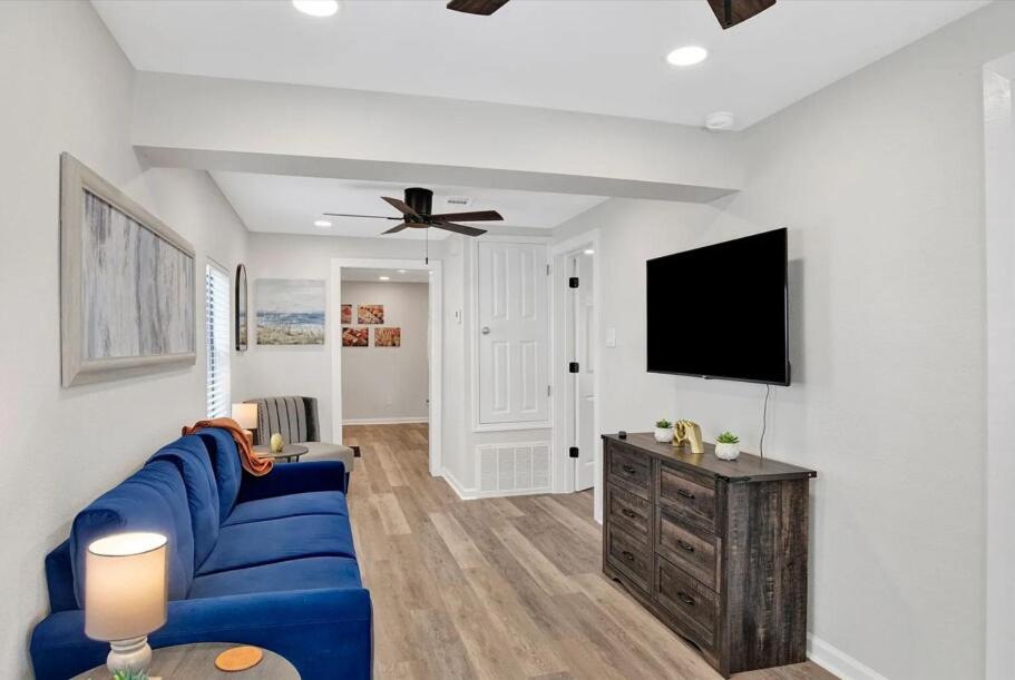 Modern & Peaceful Stay Central Near Hospitals & Shops - B&B Pensacola