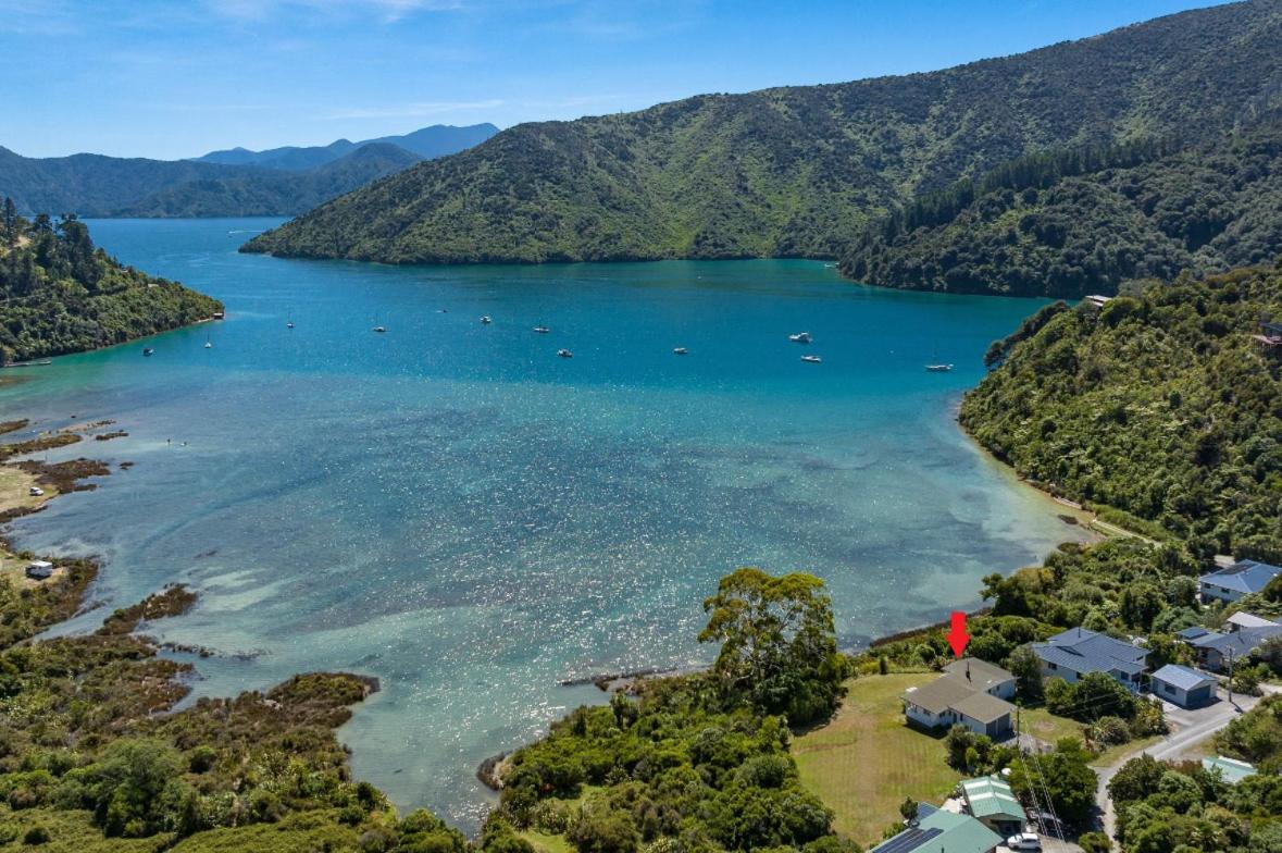 Waterfront Marlborough Sounds Retreat - 15min drive from Picton - B&B Picton