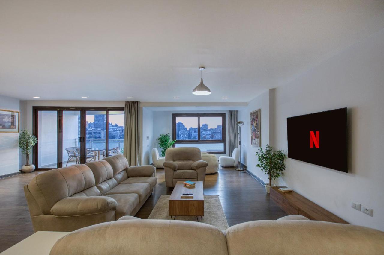 Luxury Living with Full Nile Views New 4BR Gem Arkadia - Chambres d'hôtes Le Caire