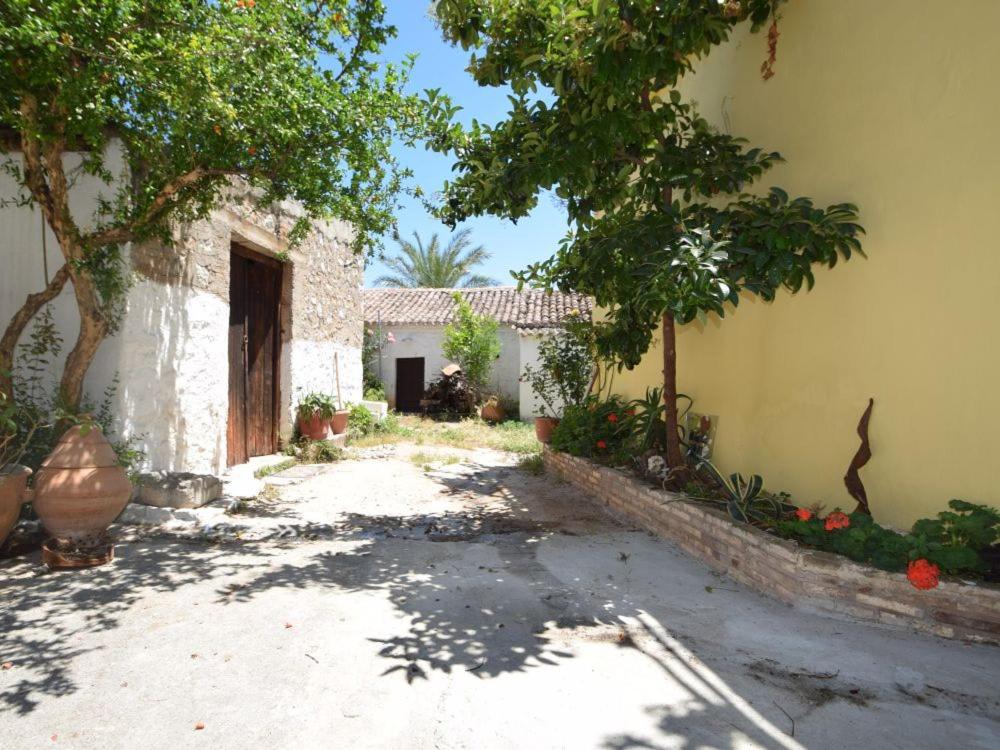 Eftopia Martino Pansion - B&B