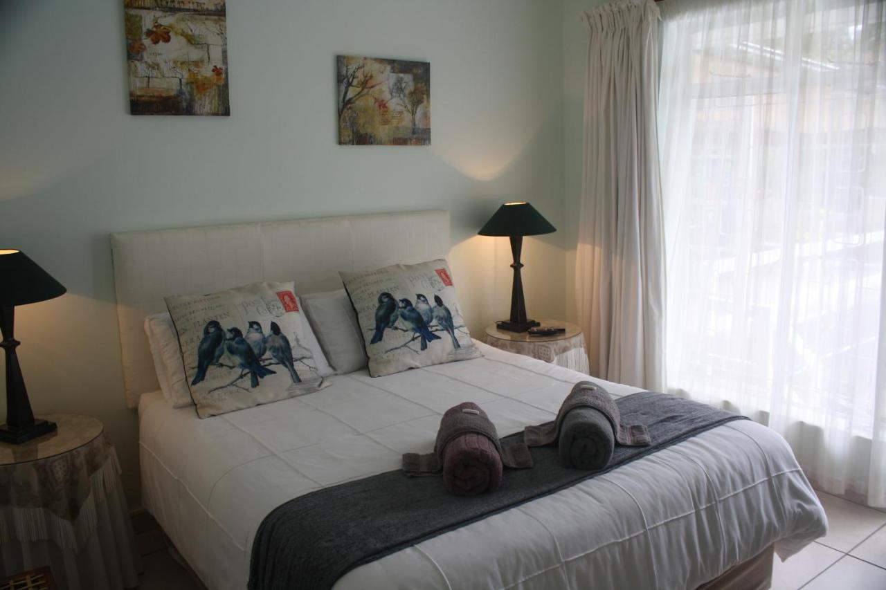 Queen Room with Garden and Pool View
