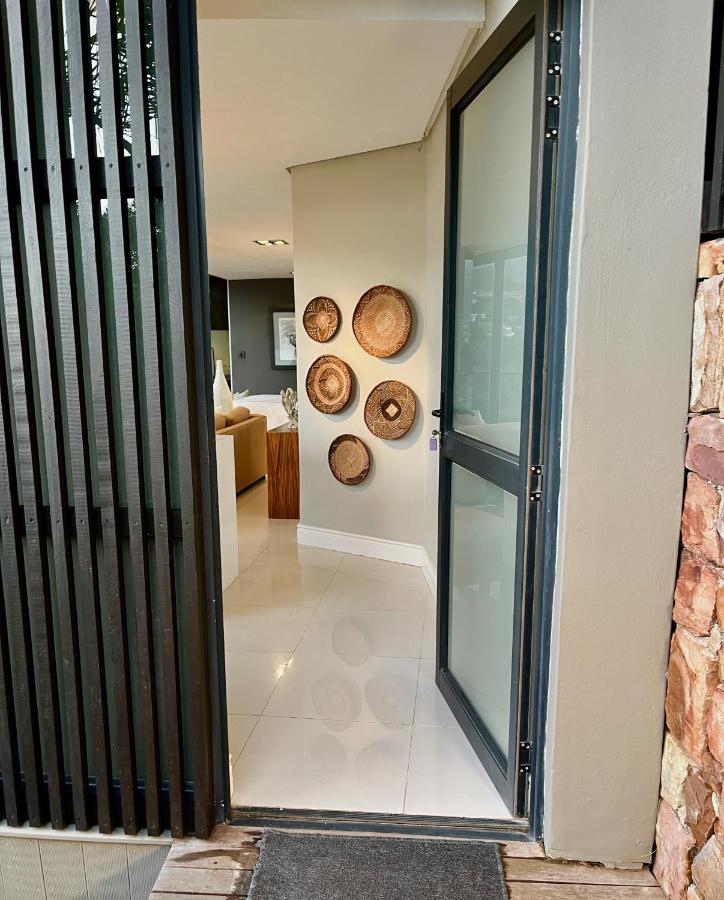 The Leopard Rock Suite with uninterrupted beach views - B&B Hout Bay