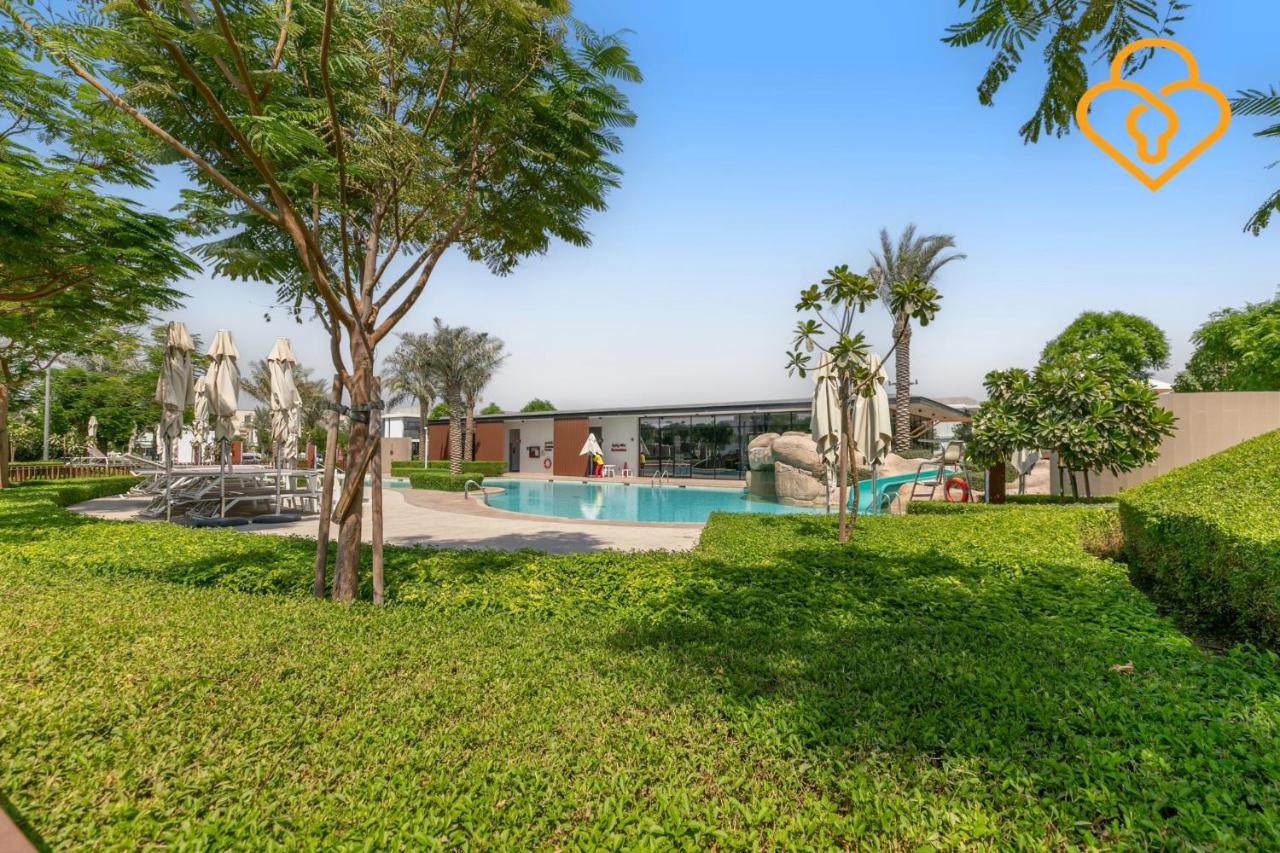 3 BR W Maid Walk to Pool, Arabian Ranches III Ruba - Ferienwohnung Dubai