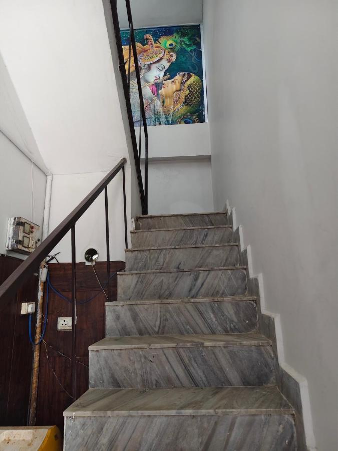 Hotel Saroj Residency - B&B Jāmb