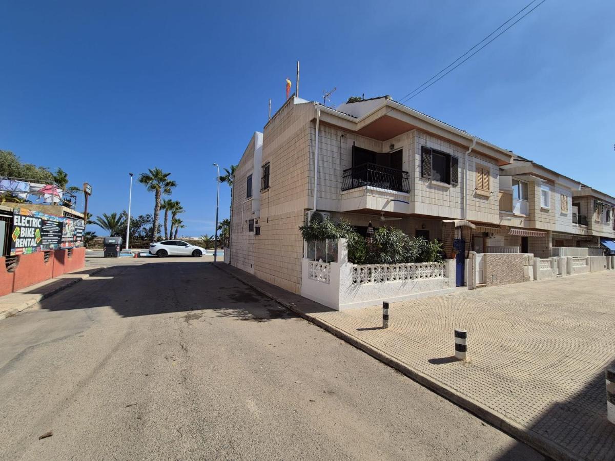 Casa Flamingo - Corner house near beach & boulevard with sea & salt lake view - Chambres d'hôtes San Pedro del Pinatar